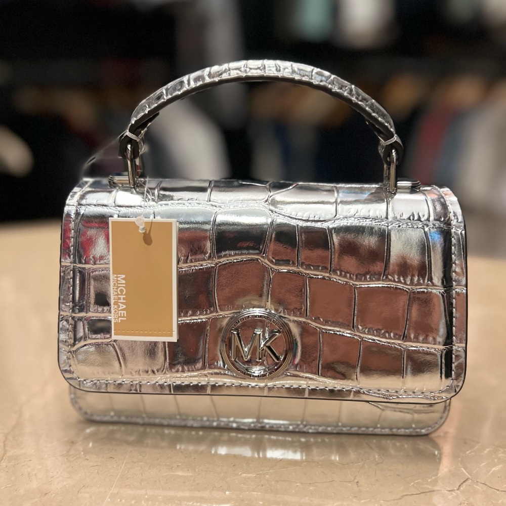 MICHAEL Michael Kors
Delancey Small East West Top Handle Chain Crossbody